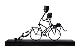 beeldje-bruidspaar-op-fiets